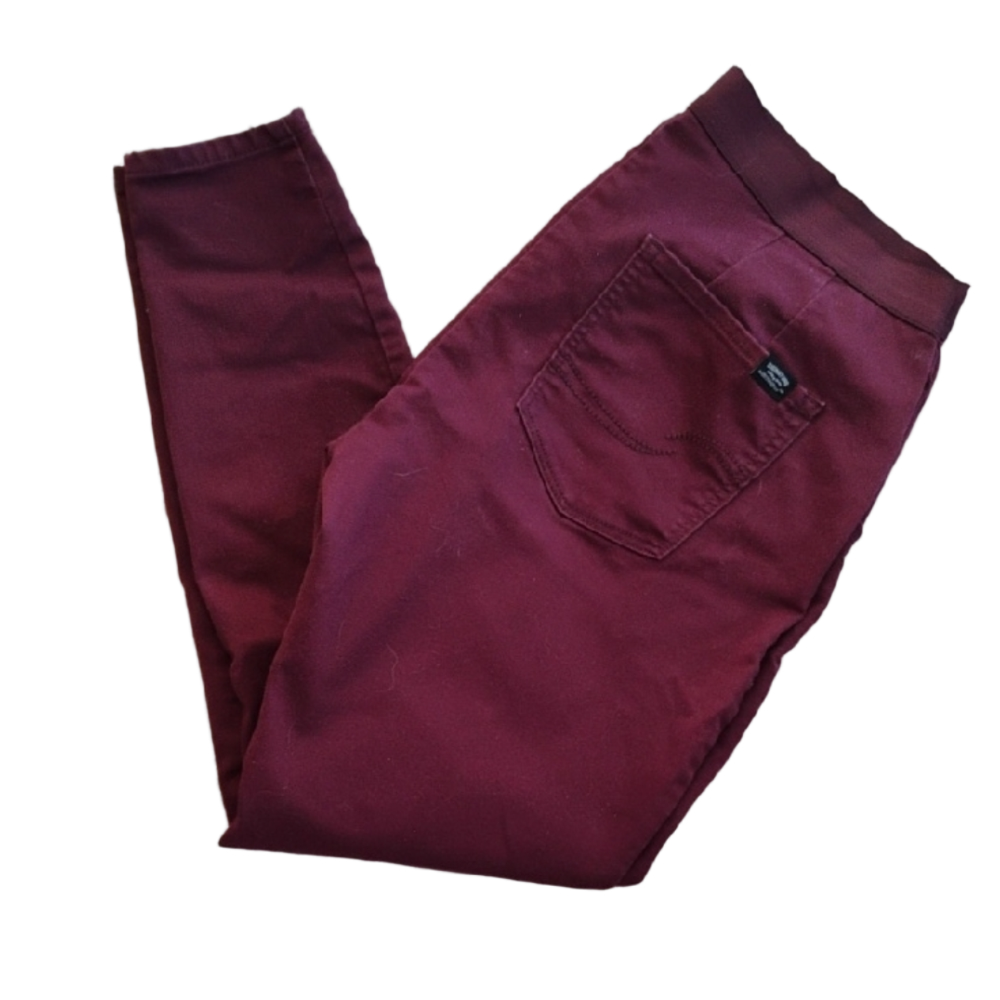 Signature by Levi Strauss Women's Cropped Jeans in Deep Burgundy